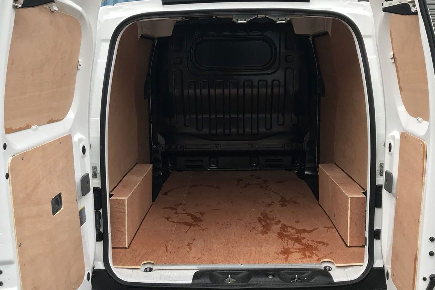 Nissan NV200 Ply lining Kit 2010>