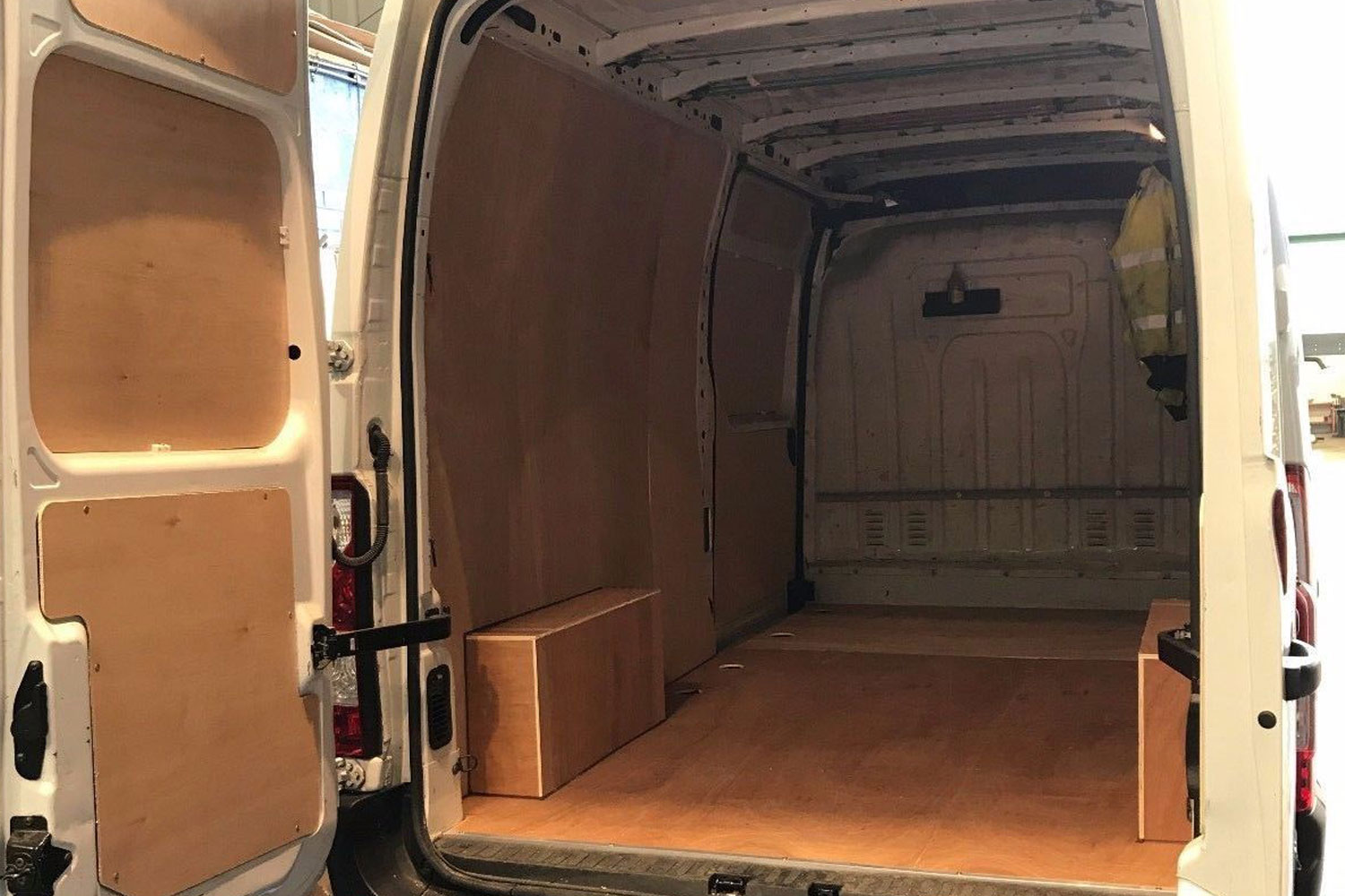 Nissan NV400 L4 XLWB Ply Lining Kit 2011>