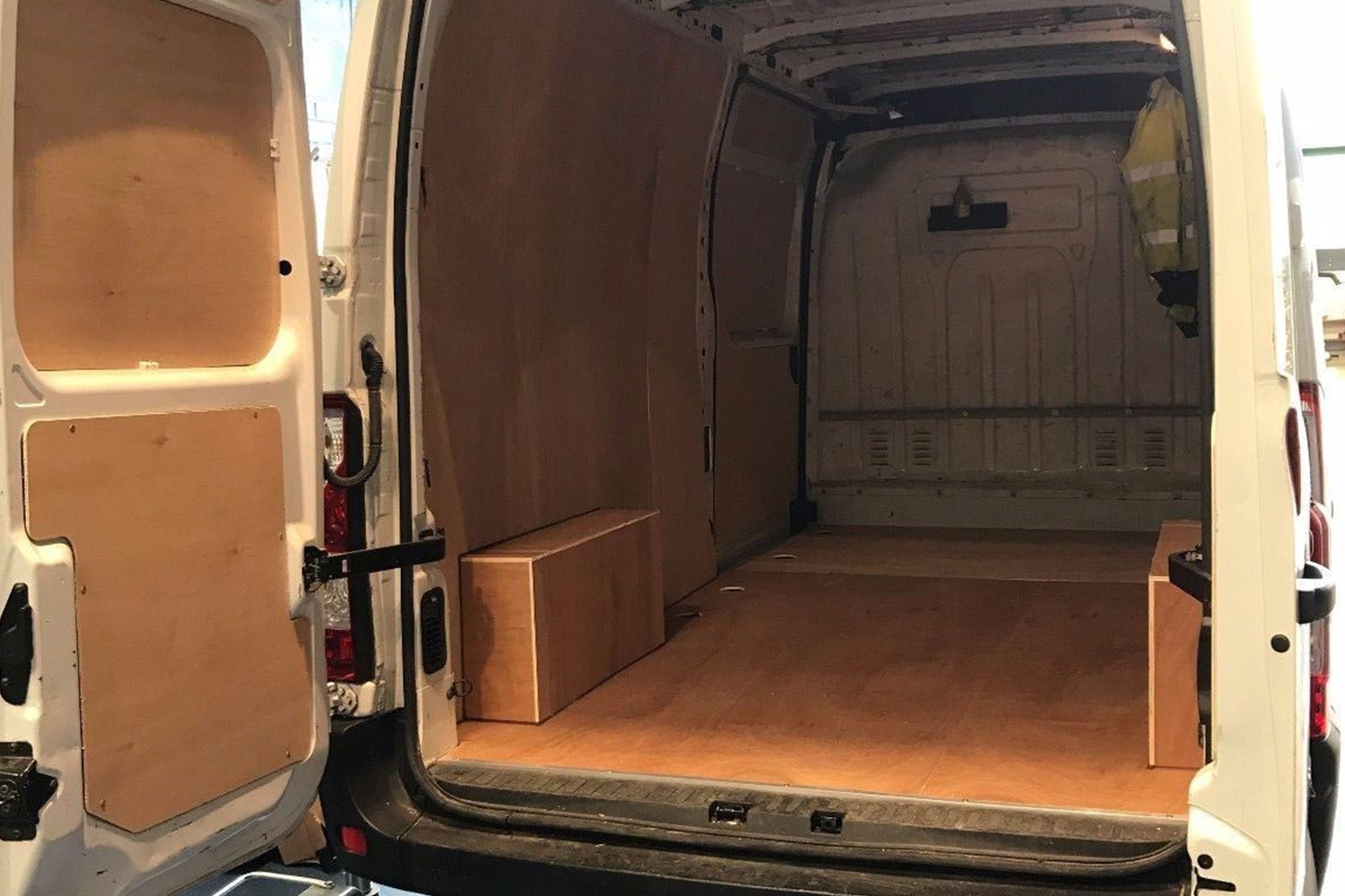 Nissan NV400 L2 MWB Ply Lining Kit 2011>